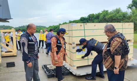 Bea Cukai menunjukkan komitmen penuh dalam mendukung pembangunan Ibu Kota Nusantara (IKN) dengan memfasilitasi impor berbagai peralatan canggih yang akan digunakan dalam pengembangan kota tersebut. 