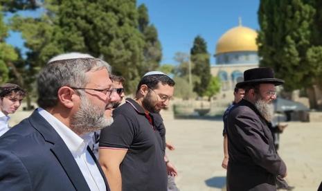 Menteri Israel Itamar ben Gvir menerabas Masjid al-Aqsa pada Selasa (13/8/2024).