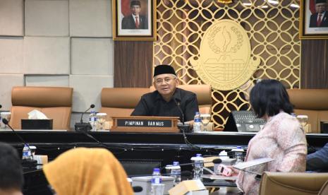 Wakil Ketua DPRD Provinsi Jawa Barat Achmad Ru’yat saat memimpin Rapat Badan Musyawarah DPRD Jabar di Kota Bandung. Kamis, (15/8/24).