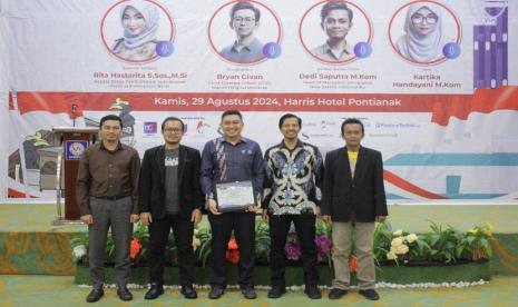 Syarif Faisal Indahmawan Alkadri, Kepala Bidang (Kabid) Pembinaan Ketenagaan Dinas Pendidikan dan Kebudayaan Provinsi Kalimantan Barat (Kalbar), memberikan pandangannya yang visioner dalam Seminar Kemerdekaan Digital yang diselenggarakan oleh Universitas BSI (Bina Sarana Informatika) Kampus Pontianak.