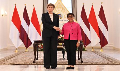 Menlu RI Retno Marsudi menyambut kunjungan resmi Menlu Latvia Baiba ke Jakarta, Kamis (5/9/2024).