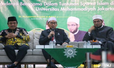 Pada Kamis (5/9/2024), LPP AIK UMJ menghadirkan Syaikh Al-Azhar Mesir Dr. Muhammad Hussaini Al-Azhari dan Ulama Dr Adi Hidayat, Lc, MA, dalam Kuliah Umum di Aula Fakultas Ekonomi dan Bisnis (FEB) UMJ. Kuliah umum mengusung tema 