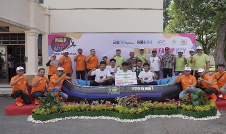 PTPN IV Regional 1 bersama Yayasan Bumantara Bestari Indonesia melaksanakan aksi bersih-bersih aliran Sungai Babura yang berlokasi di samping Kantor PTPN IV Regional 1 Jalan Sei Batanghari No 2 Medan. 