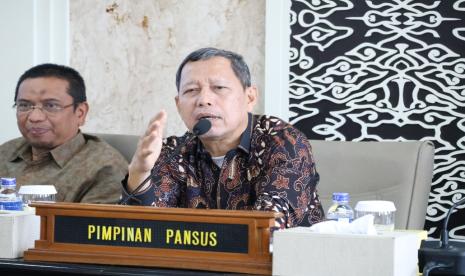 Panitia Khusus (Pansus) I DPRD Provinsi Jawa Barat yang melakukan pembahasan Rancangan Peraturan DPRD Provinsi Jawa Barat tentang Tata Tertib Dewan Perwakilan Rakyat Daerah (DPRD) optimistis bisa menyelesaikan pembahasan tentang Tata Tertib DPRD sesuai jadwal yang sudah ditentukan agar dewan bisa segera melaksanakan fungsinya.