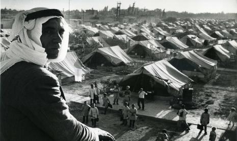 Seorang Palestina yang terusir dari kampung halamannya di kamp Jaramana di Suriah pada 1967. 