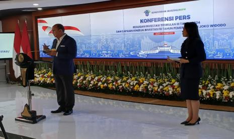 Menteri Investasi/Kepala Badan Koordinasi Penanaman Modal (BKPM) Rosan Roeslani saat konferensi pers bertajuk Realisasi Investasi Kuartal III 2024 dan 10 Tahun Capaian Investasi di era Presiden Jokowi di Kementerian Investasi/BKPM, Jakarta, Selasa (15/10/2024).