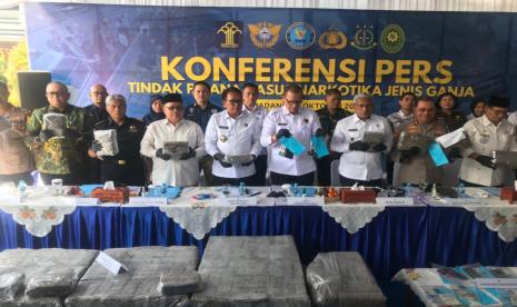 Join operation Bea Cukai Teluk Bayur dan BNNP Sumatera Barat gagalkan upaya peredaran narkotika golongan I jenis ganja dari Aceh, Gayo Lues ke Sumatra Barat. 