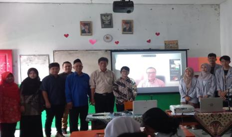 Dosen dari Program Studi (Prodi) Sistem Informasi Cyber University, melaksanakan kegiatan pengabdian masyarakat di SMK Dian Jakarta, Cengkareng, Jakarta Barat, pada Selasa (15/10/2024).