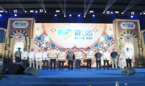 Bjb Perjalanan Religi Tahun 2024, sebuah inisiatif bank bjb untuk menyampaikan rasa terima kasih kepada ASN yang telah setia memberikan kepercayaannya. 