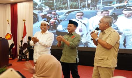 Ribuan kader dan simpatisan Partai Gerindra Kabupaten Bandung diinstruksikan untuk bergerak dan turun ke lapangan untuk memenangkan pasangan Calon Bupati dan Wakil Bupati Bandung Dadang Supriatna-Ali Syakieb dan Calon Gubernur Jawa Barat Dedi Mulyadi.