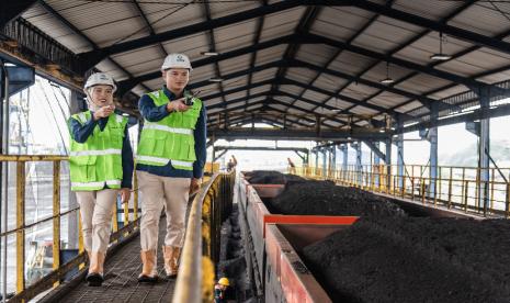 PT Bukit Asam Tbk (PTBA) Unit Pelabuhan Tarahan dan Unit Dermaga Kertapati menerima anugerah Prasetya Ahimsa dari Kementerian Energi dan Sumber Daya Mineral (ESDM) di Bandung pada Jumat (25/10/2024).