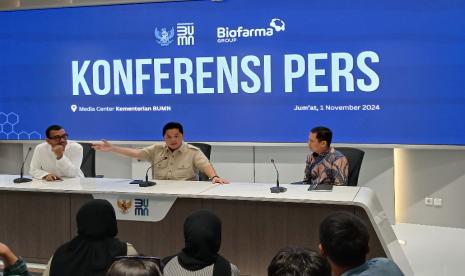 Menteri Badan Usaha Milik Negara (BUMN) Erick Thohir memastikan BUMN akan terus berperan sebagai penyeimbang ekonomi Indonesia.