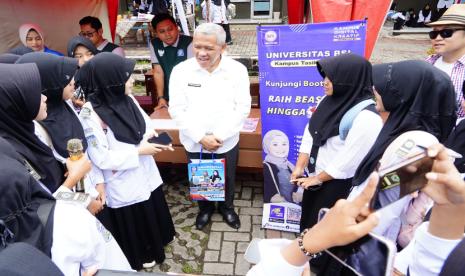 Universitas BSI (Bina Sarana Informatika) kampus Tasikmalaya turut ambil bagian dalam acara EduFair yang diselenggarakan di SMK YPC Tasikmalaya pada Rabu (23/10/2024). 