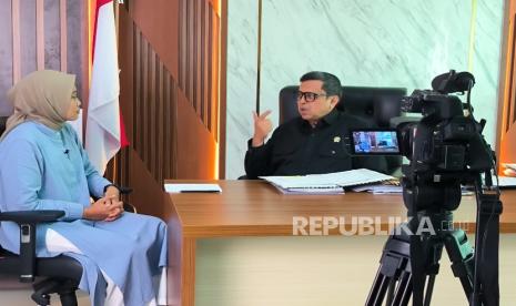 Kepala Badan Penyelenggara Jaminan Produk Halal (BPJPH) Ahmad Haikal Hassan saat diwawancarai Republika di kantornya, Jumat (15/11/2024).