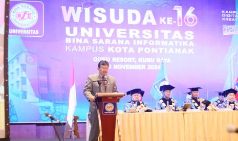 Wisuda Universitas BSI Kampus Pontianak kali ini tak hanya penuh haru dan kebanggaan, tapi juga membawa angin segar berupa doa dan harapan dari Herman Praktikto selaku Pembina Yayasan BSI yang berlangsung di Qubu Resort, Kubu Raya pada Rabu, 13 November 2024.