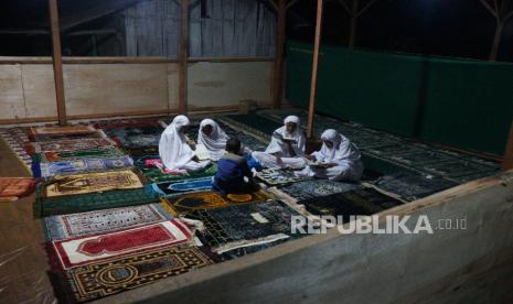 Dompet Dhuafa Hadirkan mushala darurat bagi pengungsi yang terdampak erupsi Gunung Lewotobi Laki-Laki