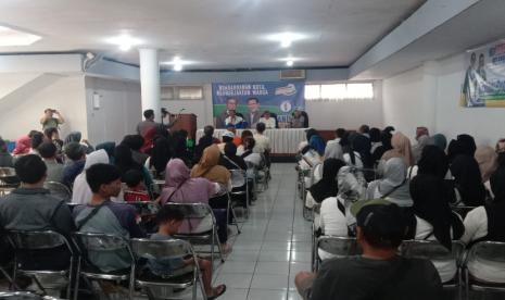 Para Komunitas PKL Juara se-Kota Bandung, Organisasi K3, Organisasi Lami, Paguyuban Barakuda Bantaran Sungai dan Baraya KDM, bertemu menyatakan dukungan dan doa bersama untuk kemenangan Paslon Dandan-Arif menjadi Wali Kota Bandung Periode 2025-2030.