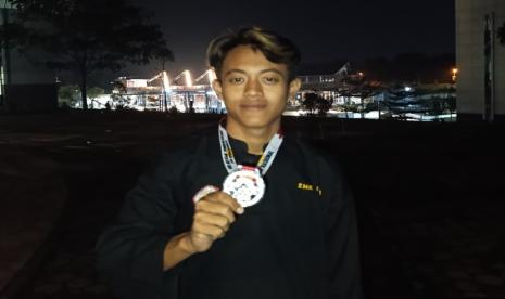 Mahasiswa Program Studi Sistem dan Teknologi Informasi Cyber University, Muhamad Jayana, sukses mencetak sejarah dengan meraih Juara 2 di ajang Kejuaraan Pencak Silat Banten Nasional Open 2024.