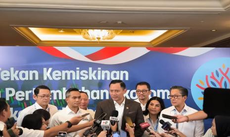 Menteri Koordinator Bidang Infrastruktur dan Pembangunan Kewilayahan, Agus Harimurti Yudhoyono saat diwawancarai awak media setelah berbicara di Rapimnas Kadin Indonesia 2024 di Hotel Mulia, Senayan, Jakarta, Ahad (1/12/2024). Frederik