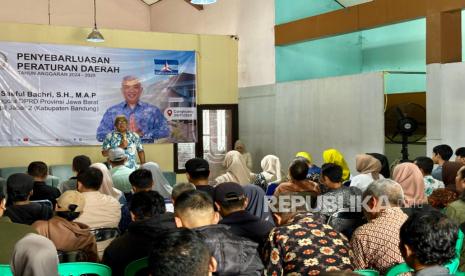 Anggota DPRD Provinsi Jawa Barat H. Saeful Bachri, SH.,M.A.P dalam kegiatan Sosialisasi Perda (Sosperda) di International Women Univercity (IWU), Kecamatan Cangkuang, Kabupaten Bandung, Jumat (29/30/2024).