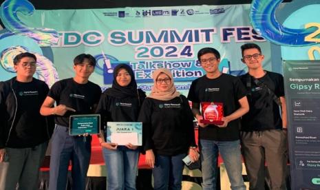 Tim startup mahasiswa dari Cyber University, Gipsy Research, berhasil menjuarai ajang bergengsi TDC Summit Fest 2024 yang bertema 