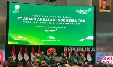 Pencatatan Perdana Saham PT Adaro Andalan Indonesia Tbk (AADI) di Gedung BEI, Jakarta, Kamis (5/12/2024).