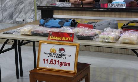 Bea Cukai Tanjung Balai Karimun bekerja sama dengan Polres Karimun menggagalkan pengiriman 11,6 kilogram metamfetamina/sabu-sabu.