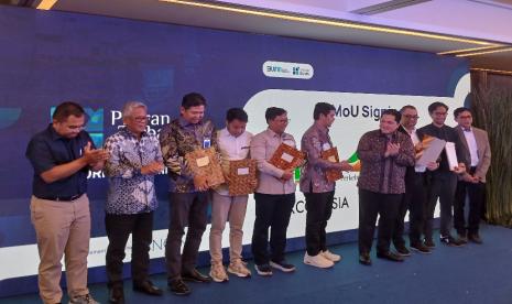 Menteri BUMN Erick Thohir menghadiri acara Final Showcase Pikiran Terbaik Negeri yang diselenggarakan Yayasan BUMN di Avenue on 5, Tendean, Jakarta, Rabu (11/12/2024). 