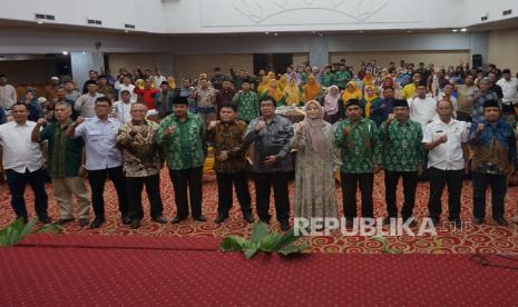 AQUA bekerja sama dengan sejumlah organisasi Islam, yaitu Mathla’ul Anwar Sumatera Utara, Global Islamic Development (GID) dan Pusat Inkubasi Bisnis Syariah (PINBAS) Majelis Ulama Indonesia (MUI) untuk meletsrikan kawasan mangrove di Sumatra Utara. 