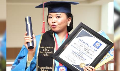 Universitas BSI (Bina Sarana Informatika) mempersembahkan kisah inspiratif dari salah satu mahasiswinya yang luar biasa, Margareth Feby Hardiyanti Putri.