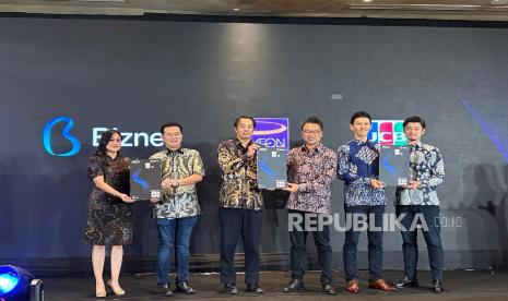 AEON Credit Service Indonesia (AEON) dan Biznet meluncurkan AEON Biznet Card, kartu kredit co-branding pertama di Indonesia yang melibatkan penyedia layanan internet.