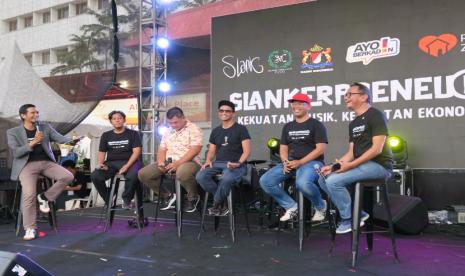 Dalam perayaan HUT ke-41 Slank yang berlangsung di JIExpo, Ivanka Kurniawan (Ivanka) dari Slank, bersama Rumah Zakat yang diwakili oleh Chief Marketing Officer Didi Sabir, serta KADIN Indonesia, meluncurkan program “Slankerpreneur”.