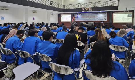 Program Studi Sistem Informasi dan Informatika Universitas Bina Sarana Informatika (UBSI) Kampus Pontianak sukses menggelar Seminar Wajib Program Studi bertema “Pemanfaatan AI sebagai Asisten Digital untuk Meningkatkan Pembelajaran dan Penelitian”. 