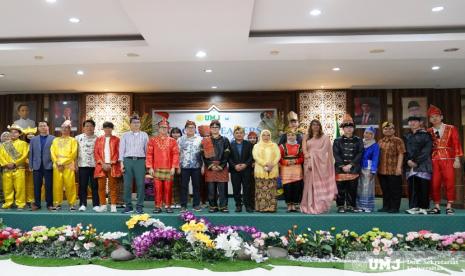 Foto bersama Cultural Exchange UMJ with Inha University Korea Selatan di Auditorium Kasman SIngodimedjo Fakultas Ilmu Sosial dan Ilmu Politik (FISIP) UMJ, Senin (13/1/2025).