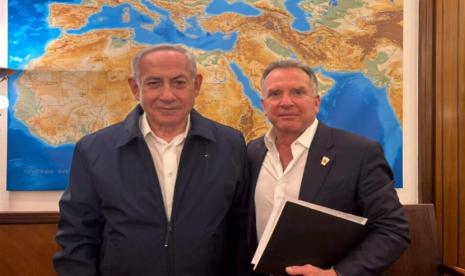 Perdana Menteri Israel Benjamin Netanyahu bertemu dengan utusan Presiden terpilih AS Donald Trump untuk Timur Tengah Steve Witkoff di kantornya di Yerusalem, 11 Januari 2025.