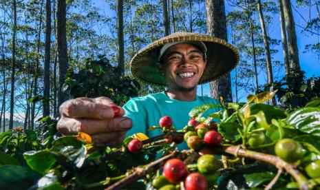 PT Bank Rakyat Indonesia (Persero) Tbk. (BRI) kembali menegaskan komitmennya dalam menerapkan praktik sustainable finance melalui penerbitan obligasi hijau. 