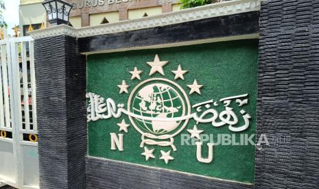 Logo NU di kantor Pengurus Besar Nahdlatul Ulama (PBNU) di Kramat, Jakarta.