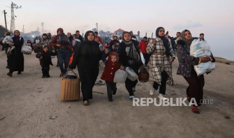 Pengungsi Palestina kembali ke rumah mereka di bagian utara Jalur Gaza, Senin, 27 Januari 2025. 