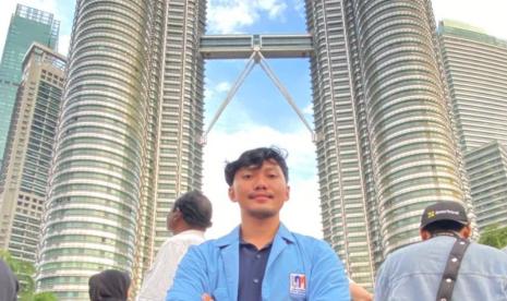 Nabil Nurfauzan, mahasiswa Program Studi (prodi) Bisnis Digital Universitas Nusa Mandiri (UNM), baru saja meraih juara pertama dalam kompetisi robotik di Malaysia.