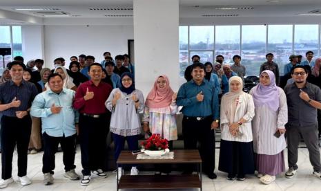 Program upgrading UNM diharapkan dapat menjadi wadah bagi mahasiswa KIP Kuliah untuk lebih mengasah potensi dan membangun kompetensi yang relevan dengan kebutuhan dunia kerja.