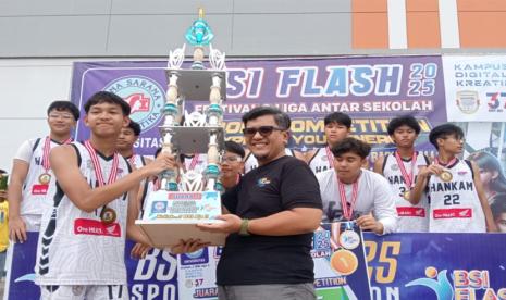 Rozan Nazhif Izdry bersama tim basket SMA Labschool Cibubur sukses mencetak sejarah dengan meraih juara 1 di turnamen basket bergengsi BSI Flash 2025 yang berlangsung dari 20 Januari hingga 1 Februari 2025 di Sport Center UBSI Kampus Bekasi.