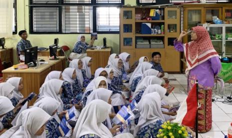 Cyber University turut serta dalam kegiatan Openmind dan Edu Fair 2025 yang berlangsung selama dua hari berturut-turut, pada Kamis-Jumat, 6-7 Februari 2025, di SMKN 63 dan SMKN 43 Jakarta.