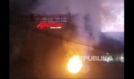 Kebakaran di Poins Square, Satu Orang Luka-Luka