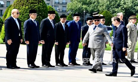 Daftar Pejabat yang Dampingi Prabowo di Paris Bertemu Macron