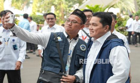 Dukung Arahan Presiden, Menpora Erick Hadiri Sesi Tony Robbins, Dukung Penguatan Gizi Anak Indonesia