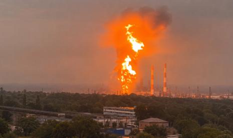 drone-ukraina-tembus-2500-km-pabrik-rusia-dilaporkan-terbakar