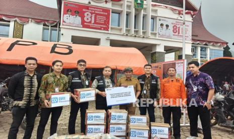 bri-insurance-salurkan-bantuan-tjsl-untuk-korban-banjir-bandang-di-solok