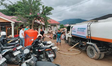 bni-gerak-cepat-salurkan-bantuan-bagi-warga-terdampak-banjir-di-padang