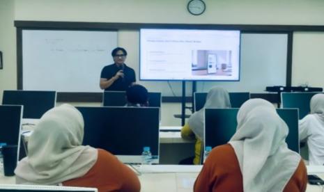 Strategi Kampus YARSI Dorong Petani Kramat Jati Kuasai TikTok