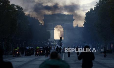prancis-diguncang-demo-akbar-gedung-dibakar-seribu-lebih-ditangkap